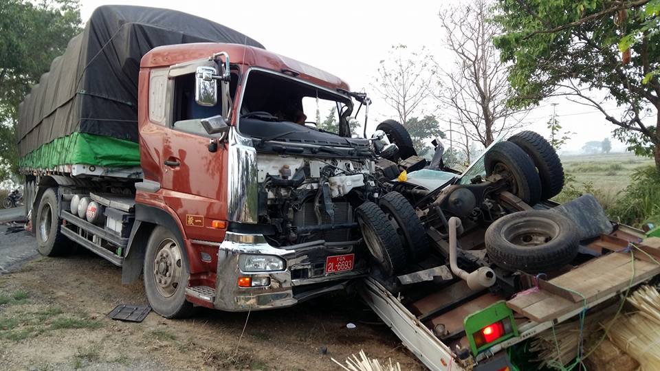 ရန္ကုန္-မႏၲေလး ကားလမ္းေပၚတြင္ ယာဥ္တိုက္မႈ ၂ ႀကိမ္ ျဖစ္ပြား၊ ၁ ဦး ေသဆံုး