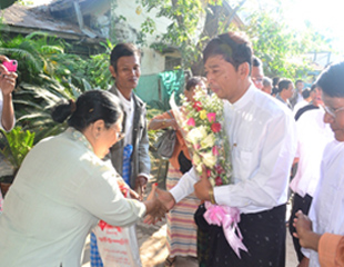ပဲခူး​ျမို့​တြင္ နိုင္ငံ​ေရး​အက်ဥ္း​သား​ေဟာင္း​မ်ား​ကို ဂုဏ္ျပု