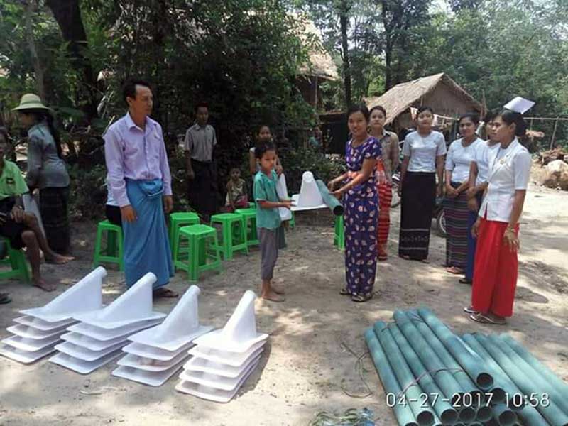 ယင္လံုအိမ္သာသံုးစြဲႏိုင္ေရး က်န္းမာေရးဦးစီးဌာန အမ်ဳိးသမီး၀န္ထမ္းမ်ား အိမ္သာခြက္မ်ားလႉဒါန္း