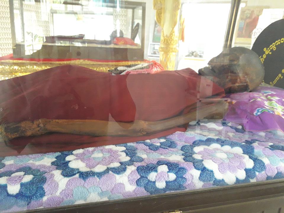 ရခိုင္ျပည္နယ္မွ ထူးျခားအံ့ဖြယ္ ဆရာေတာ္ႀကီး ၂ ပါး၏ ႐ုပ္ကလာပ္ေတာ္