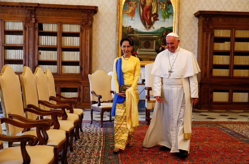 ပုပ္ရဟန္းမင္းႀကီး ဖရန္႔စစ္ႏွင့္ေဒၚေအာင္ဆန္းစုၾကည္ေတြ႔ဆံု