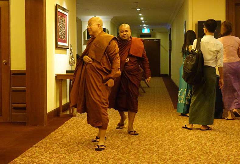 ရခိုင္ေကာ္မရွင္ႏွင့္ ဘာသာေရးေခါင္းေဆာင္မ်ား တံခါးပိတ္ေတြ႔ဆံု