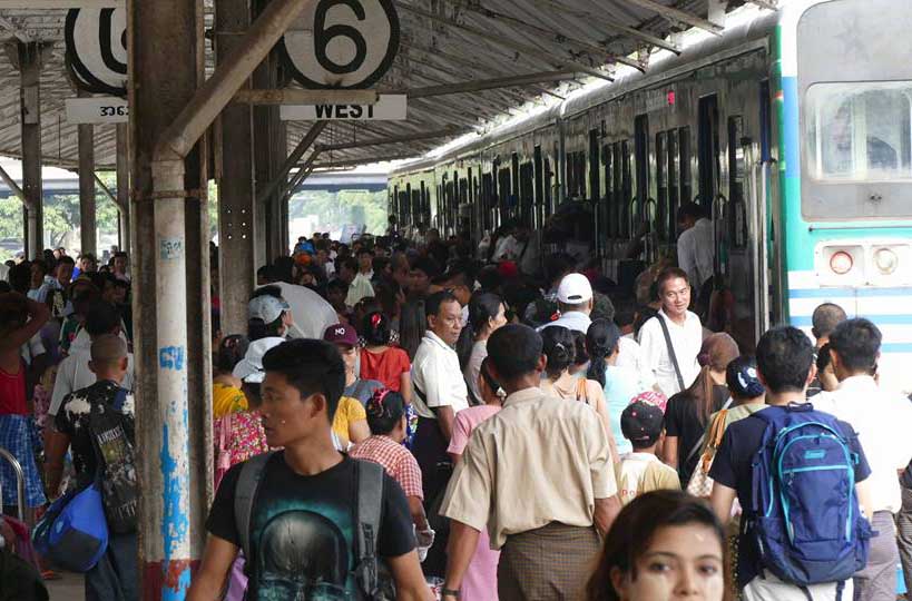 ရန္ကုန္ YBS ဘတ္စ္ကားအခက္၊ ၿမဳိ႕ပတ္ရထားအခ်က္ (ဓာတ္ပံု)