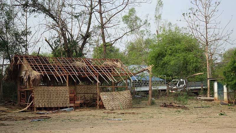 ကနီၿမိဳ႕နယ္တြင္ ေလျပင္းတိုက္ခတ္မႈေၾကာင့္ ေနအိမ္ႏွင့္ဘုန္းႀကီးေက်ာင္းမ်ား ပ်က္စီး
