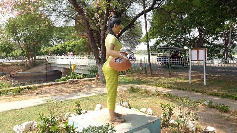 မံုရြာ ပန္းၿခံအတြင္းအလွထားရွိသည့္ မိန္းမလွ႐ုပ္တု ဒုတိယအႀကိမ္ဖ်က္ဆီးခံရ