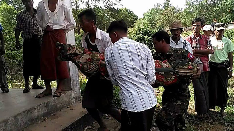 တပ္မေတာ္သားတဦးက အမ်ဳိးသမီးတဦးကုိ ဓားျဖင့္ခုတ္၊ ကေလးငယ္ကုိသတ္ၿပီး ကုိယ့္ကုိယ္ကုိယ္ အဆုံးစီရင္