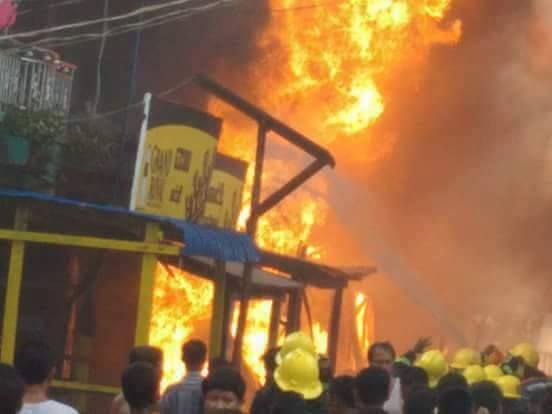 ေပါက္ေတာၿမိဳ႕တြင္ မီးအႀကီးအက်ယ္ေလာင္ေန၊ ၃ ဦးဒဏ္ရာျပင္းထန္ (႐ုပ္သံ)