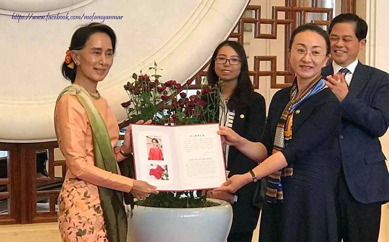တ႐ုတ္ႏိုင္ငံက ႏွင္းဆီပန္းတမ်ဳိးကို ေဒၚေအာင္ဆန္းစုၾကည္အမည္ ဂုဏ္ျပဳမွည့္ေခၚ