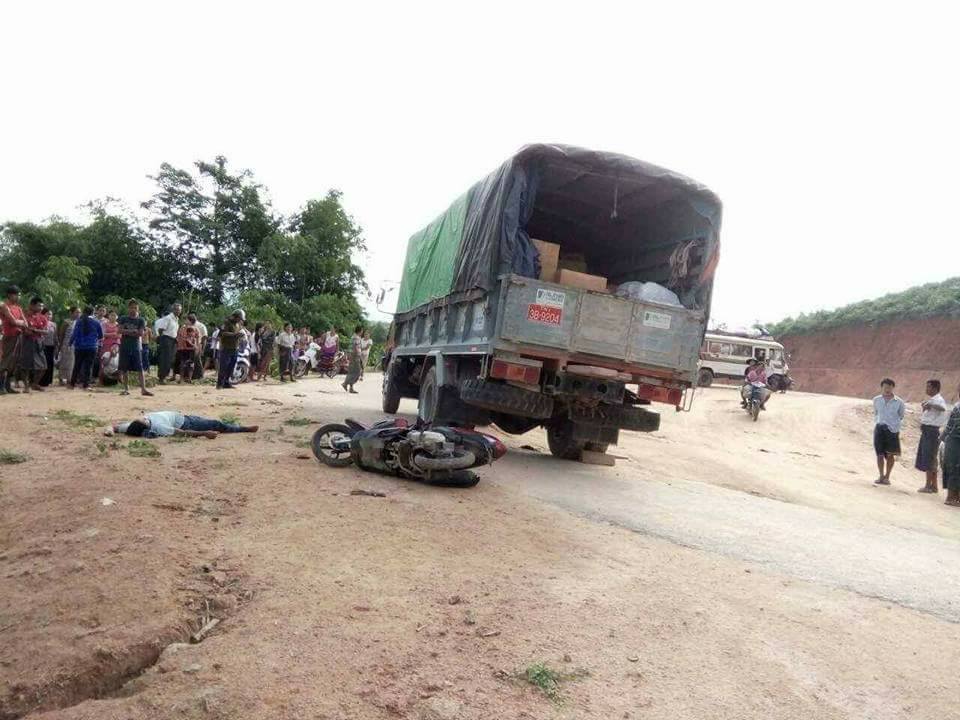 ကုန္ကားကိုေက်ာ္တက္သည့္ဆိုင္ကယ္ ကားေအာက္၀င္ေရာက္၊ အမ်ဳိးသမီး ၁ ဦး ေသဆံုး