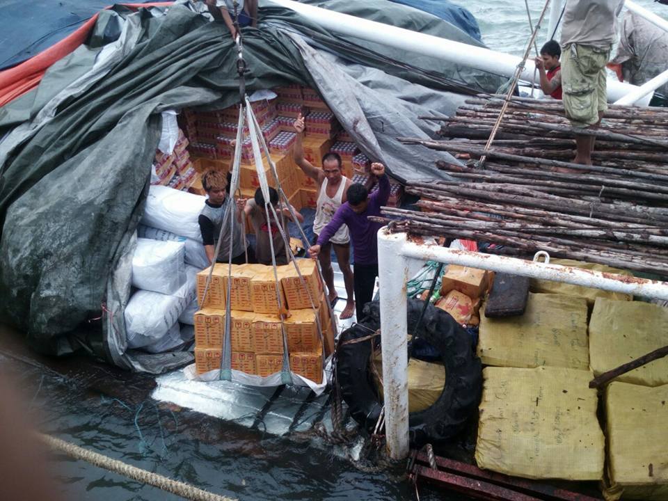 ၿမိတ္ဆိပ္ကမ္း ၀င္ေရာက္လာသည့္ ကုန္တင္သေဘၤာ ေသာင္တင္တိမ္းေစာင္း