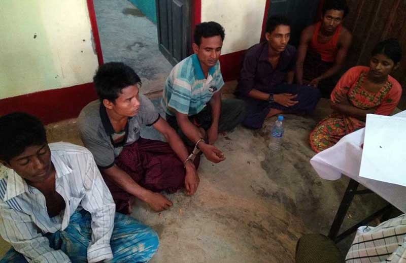 ရဲက စစ္ေဆးရာတြင္ ဘဂါၤလီမ်ား တင္​လာသည့္ကား ေမာင္းေျပး၊ ခရီးသည္တင္ကားနွင့္တုိက္မိ