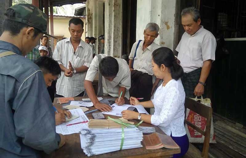 အဂၤပူၿမိဳ႕နယ္တြင္ ေတာင္သူမ်ားကို မိုးရာသီစိုက္ပ်ိဳးစရိတ္ေခ်းေငြ စတင္ေခ်း