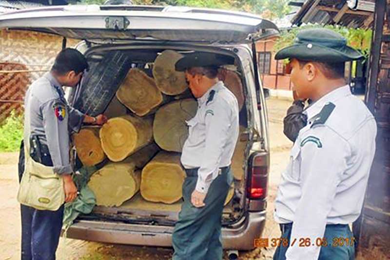 မိတီၳလာတြင္ စူပါကာစတန္အိမ္စီးကားနွင့္အျပည့္တင္လာသည့္ က်ြန္းသစ္မ်ား ဖမ္းမိ
