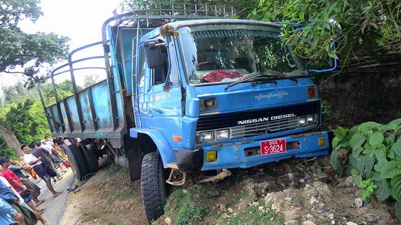 ေရႊဘို-ျမစ္ႀကီးနားကားလမ္းမေပၚတြင္ ဆီတင္ကားႏွင့္ ဆိုင္ကယ္တိုက္မိ၊ ၁ ဦးေသဆံုး
