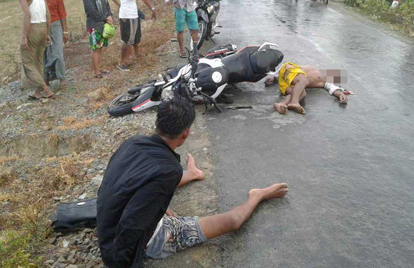 ဆိုင္​ကယ္​စီးလာသူ ၂ ​ဦး မိုးႀကိဳးပစ္​ခံရ၊ ၁ ဦးေသဆံုး