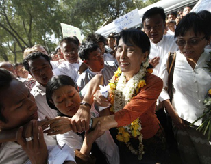 ​ေဒၚ​ေအာင္ဆန္း​စုၾကည္၏ ရန္ကုန္ လွည္း​ကူး​ခရီး​စဥ္ အဆင္မ​ေျပျဖစ္