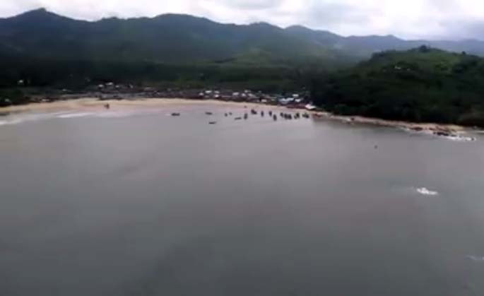 Y-8 ေလယာဥ္ပ်က္ကို  ေ၀ဟင္မွ စစ္ရဟတ္ယာဥ္ျဖင့္ ဆက္လက္ရွာေဖြ (႐ုပ္သံ)
