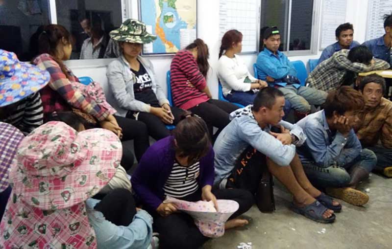 ျမန္မာအလုပ္သမား အေယာက္ ၂၀ ႏွင့္ အလုပ္ရွင္ ၂ ဦးကုိ ထုိင္းရဲ ဖမ္းဆီး