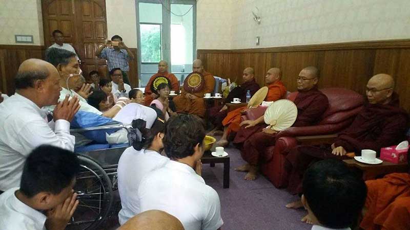 ဦးတင္ဦးအား ဆရာေတာ္ ဦးသုမဂၤလ လာေရာက္ေတြ႔ဆံု ၾသ၀ါဒေပး(ဓာတ္ပံု)