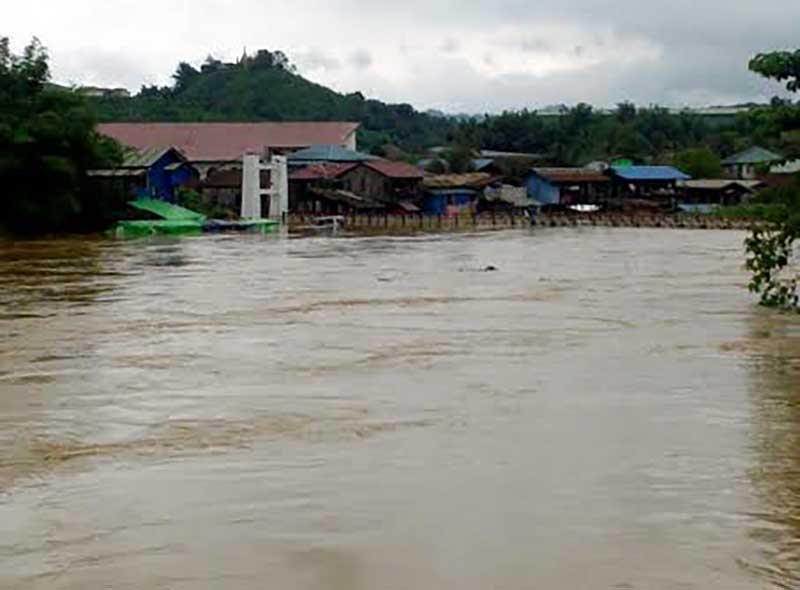 ဖားကန္႔တြင္ စံခ်ိန္တင္ေရႀကီးေန၊ စုိးရိမ္ေရမွတ္ထက္ ျမင့္တက္