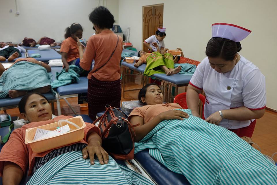 ေဒၚေအာင္ဆန္းစုၾကည္ ေမြးေန႔အထိမ္းအမွတ္ အန္အယ္လ္ဒီပါတီ၀င္မ်ား ေသြးလႉဒါန္း (ဓာတ္ပုံ)