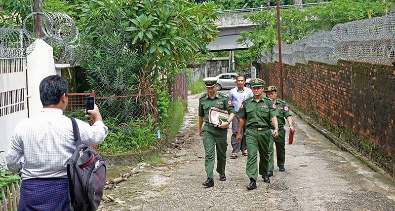 The Voice သတင္းစာအမႈ တရားလို ဒုဗုိလ္မႉးႀကီးလင္းထြန္းကို စတင္စစ္ေဆး (ဓာတ္ပံု)