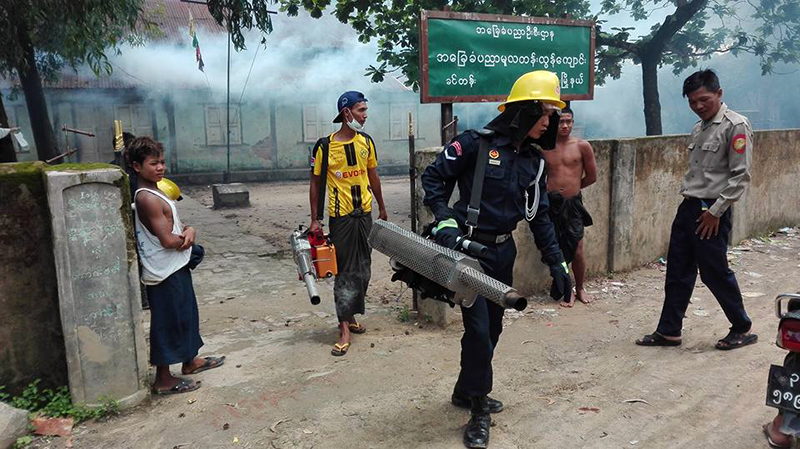 ကညြတ္ကြင္း စာသင္ေက်ာင္းမ်ားတြင္ ေသြးလြန္တုပ္ေကြးကာကြယ္ေရး ျခင္ေဆးဖ်န္း