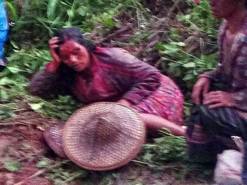 ေတာင္သူမ်ား ေခ်းေငြထုတ္၍ အိမ္အျပန္ ကားေခ်ာက္ထဲ ထိုးက်၊ ၂ ဦးေသ အမ်ားအျပားဒဏ္ရာရ