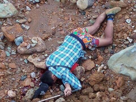 ဖားကန္႔တြင္ ေရမေဆးေက်ာက္သမားမ်ားႏွင့္ ရဲတပ္ဖြဲ႔၀င္မ်ားရုန္းရင္းဆန္ခတ္ျဖစ္ၿပီး ၁ ဦးေသဆံုး