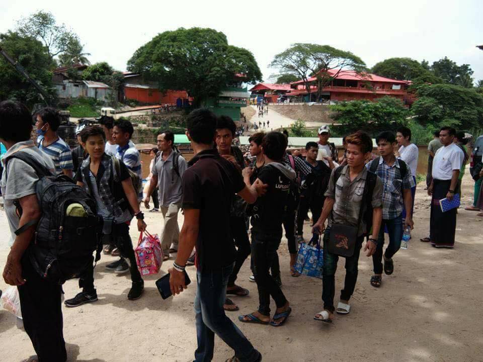 ထိုင္းႏိုင္ငံတြင္ ဖမ္းဆီးခံရသည့္ ျမန္မာႏိုင္ငံသား ၂၅၀၀ နီပါး ျမ၀တီၿမိဳ႕သို႔ ေရာက္ရွိ