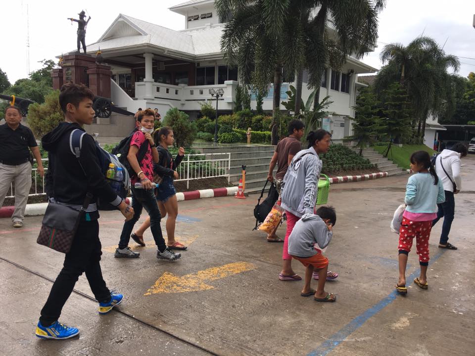 မဲေဆာက္လဝကကိုေရာက္ရွိလာသည့္ ျမန္မာေရႊ႕ေျပာင္းအလုပ္သမားမ်ား (ဓာတ္ပုံ)