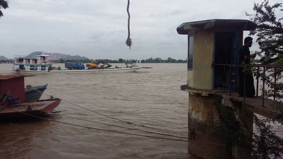 ခ်င္းတြင္း ျမစ္ေရျမင့္တက္၊ ၿမိဳ႕အခ်ိဳ႕ စိုးရိမ္ေရအမွတ္ ေက်ာ္လြန္