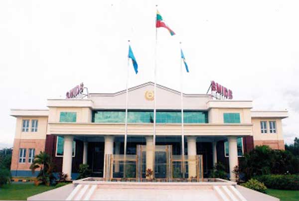 ေနျပည္ေတာ္ SMIDB ဘဏ္ခြဲတြင္ ေငြေခ်းလိုသူမ်ားစုျပံဳေနၿပီး ဝန္ထမ္းအင္အားမမွ်ျဖစ္ေန