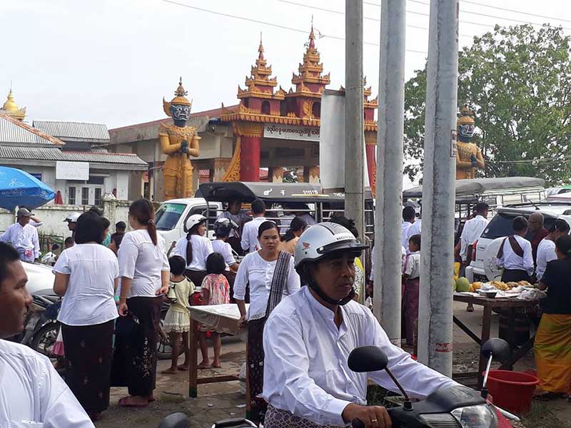 ဝါဆိုလျပည့္ေန႔ စစ္​​ေတြအာက်ိပ္​​ေတာင္​ကုန္း​ျမင္​ကြင္​း