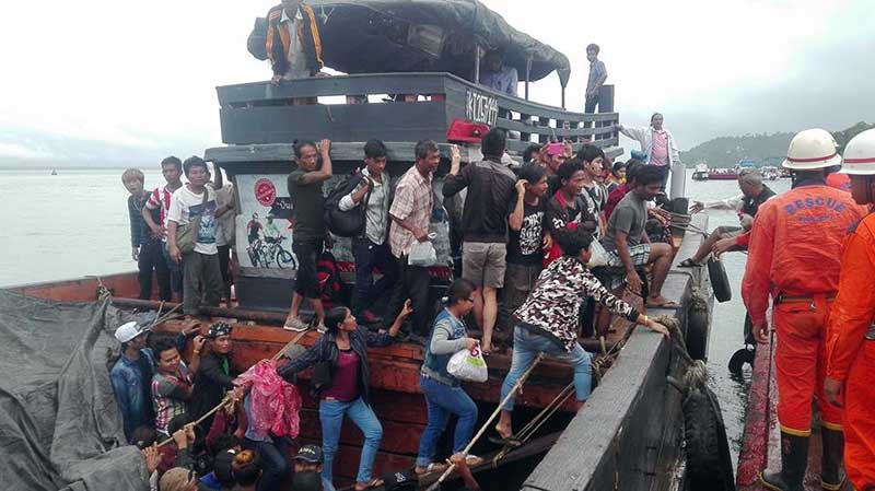 ျမန္မာအလုပ္သမားမ်ား ေကာ့ေသာင္းနယ္စပ္ဂိတ္မွ ဆက္လက္၀င္ေရာက္