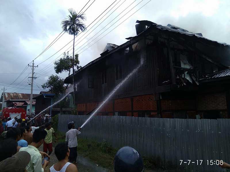 မိိုးေကာင္းတြင္ ဖုန္းအားသြင္းရာမွ အပူလြန္ကဲၿပီး ေနအိမ္ မီးေလာင္