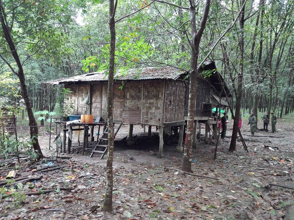 ေရးၿမိဳ႕တြင္ ေျပာက္က်ား၀တ္စုံျဖင့္ လက္နက္ျပ ၿခိမ္းေျခာက္ ေငြေတာင္းယူ