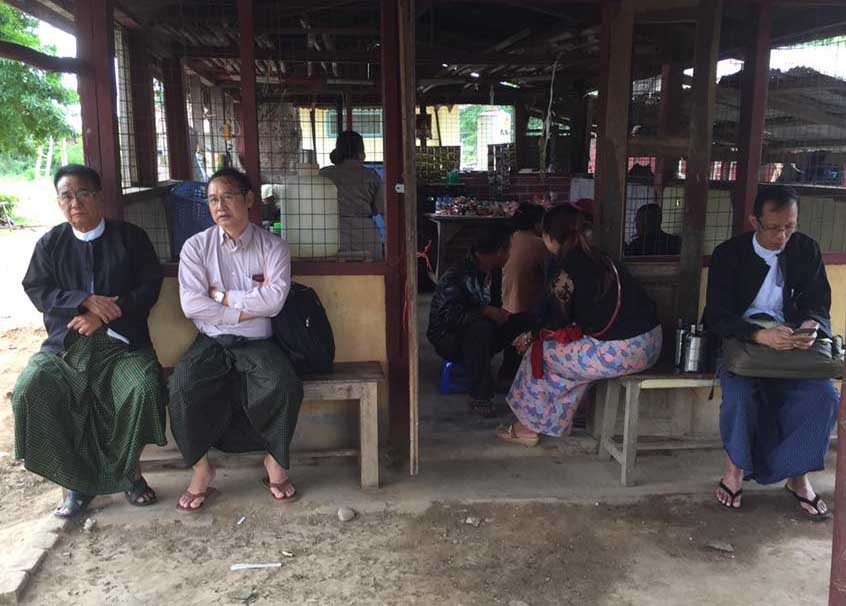 ဖမ္းဆီးခံ ဒီဗြီဘီသတင္းေထာက္ ၂ ဦး ေရွ႕ေနႏွင့္ ေတြ႔ဆံု ကိုယ္စားလွယ္လဲႊခြင့္ရ