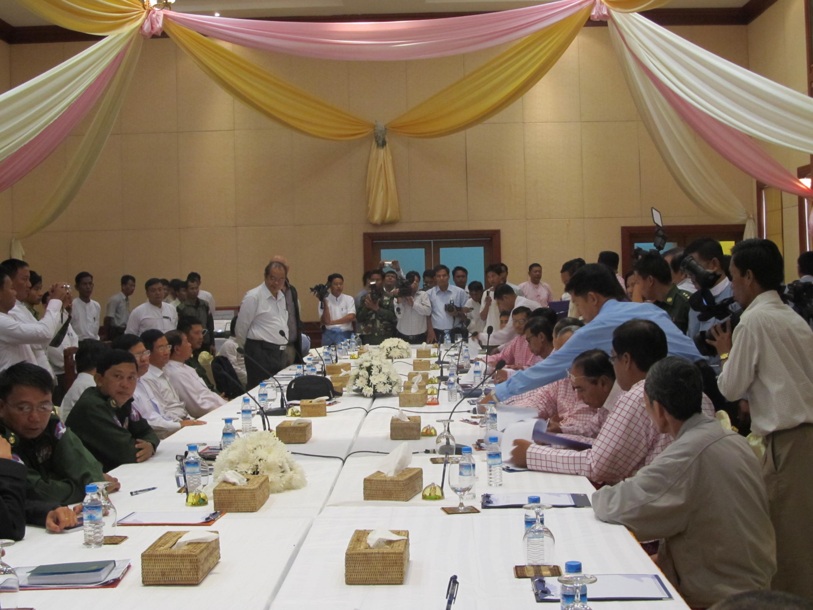 မြန္ျပည္သစ္ပါတီနွင့္​ အစိုး​ရ အပစ္အခတ္ရပ္စဲ​ေရး​ သ​ေဘာတူ
