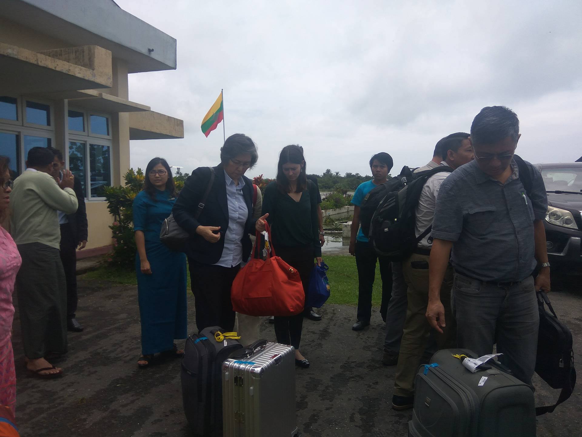 လူ႔အခြင့္အေရးကိုယ္စားလွယ္ မစၥယန္ဟီးလီ ေက်ာက္ျဖဴၿမိဳ႕သုိ႔  ေရာက္ရွိ