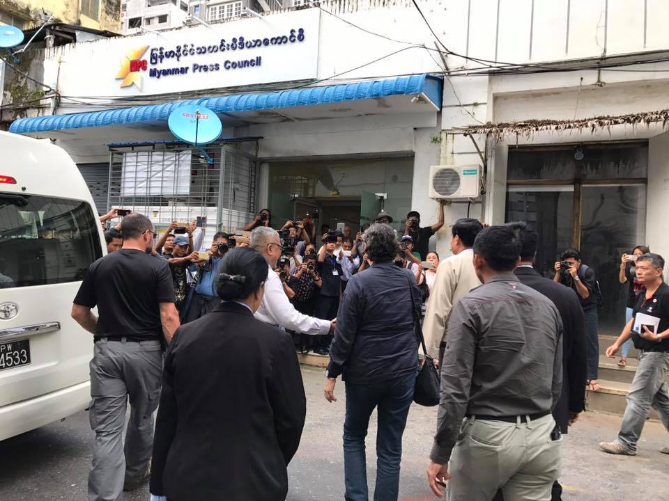 မစၥယန္ဟီးလီႏွင့္ သတင္းမီဒီယာေကာင္စီတို႔ ေတြ႔ဆံု (ဓာတ္ပံု)
