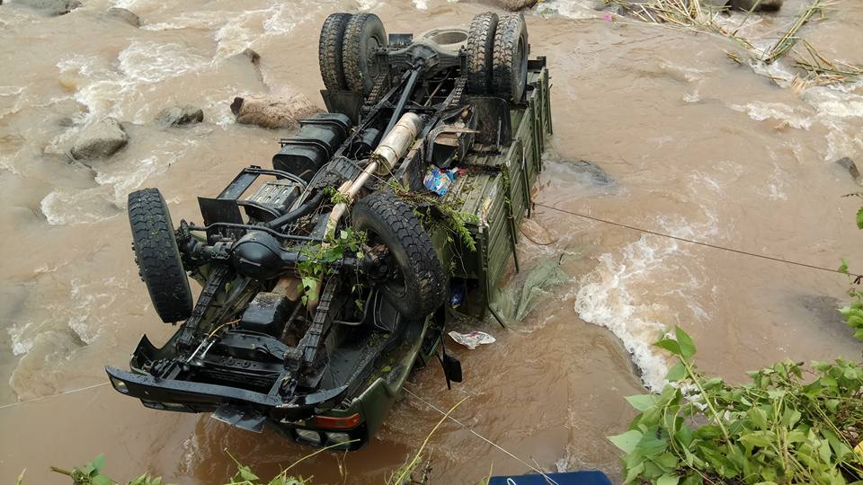 တပ္မေတာ္​ယာဥ္​တစီး လမ္းေခ်ာ္ၿပီး ​ေရ​ေခ်ာင္​းထဲ ထုိး​က်တိမ္းေမွာက္၊ ၃ ဦး ေသဆုံး