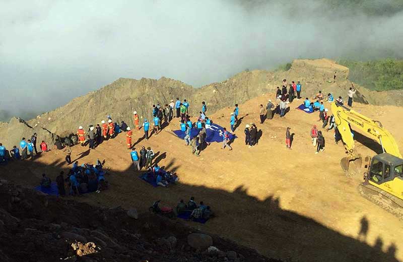 ဖားကန္႔တြင္ ေက်ာက္တြင္းၿပိဳၿပီး ေရမေဆးတူးသူ ၅ ေယာက္ ရွာမရေသး