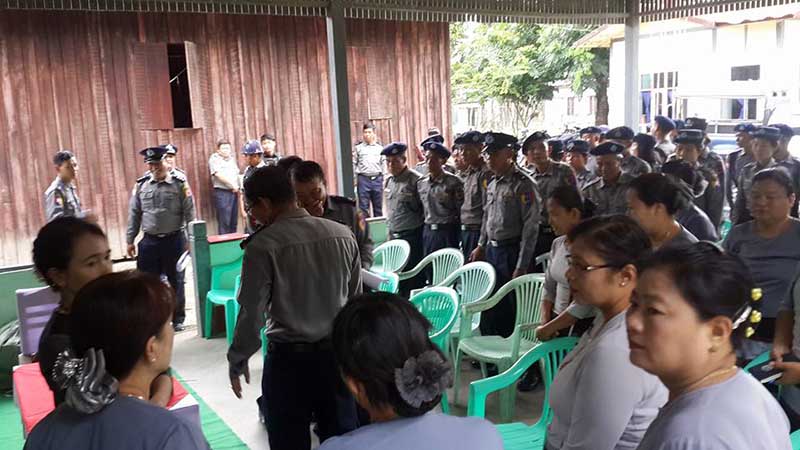 အခ်ဳပ္ခန္းတန္းစီးက အခ်ဳပ္သားစအုိကုိ တုတ္ျဖင့္ထုိးမႈ ျပည္နယ္ရဲမႉးႀကီး ရဲတပ္ဖြဲ႔ကုိ သတိေပး