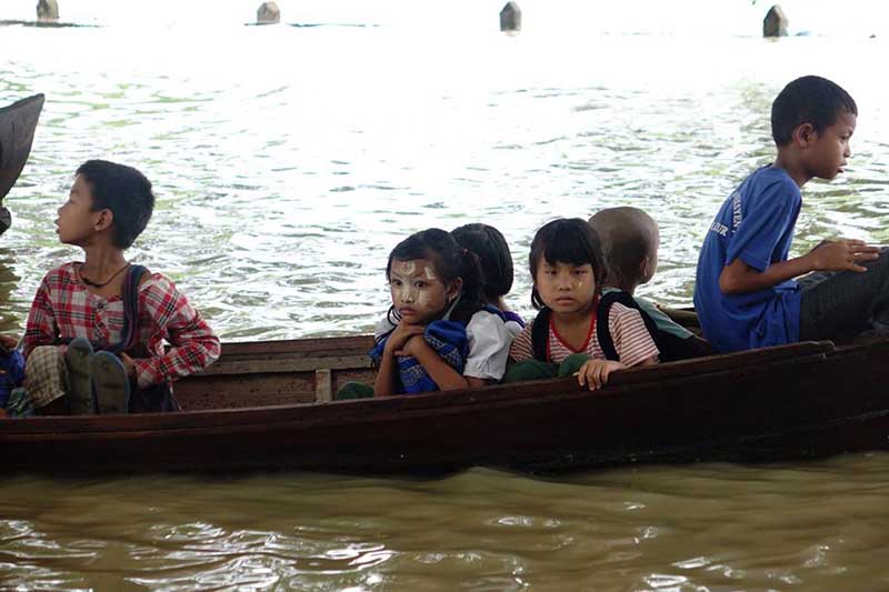 ပန္းေတာင္းၿမိဳ႕နယ္မွာ ဧရာဝတီျမစ္ေရႀကီးမႈေၾကာင့္ စာသင္ေက်ာင္းမ်ား ပိတ္ထားရ