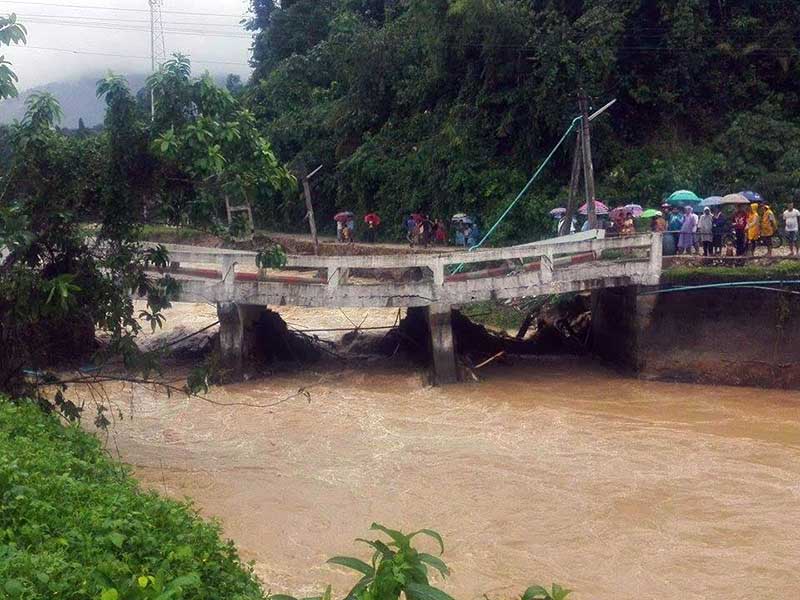 ေကာ့ေသာင္း-ဘုတ္ျပင္းကားလမ္းေပၚ တံတားတစင္း ေျမက်ြံက်
