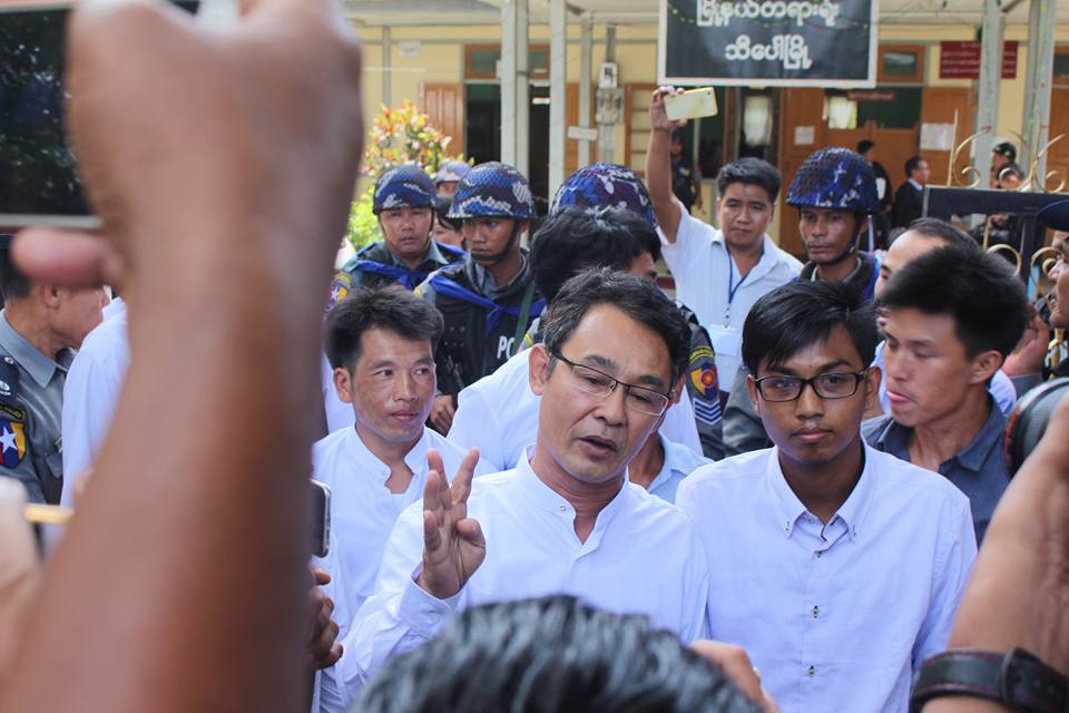 မတရားအသင္းဥပေဒျဖင့္ ဖမ္းဆီးခံရသည့္ သတင္းေထာက္မ်ားအမႈ တရားလိုကို စတင္စစ္ေဆး