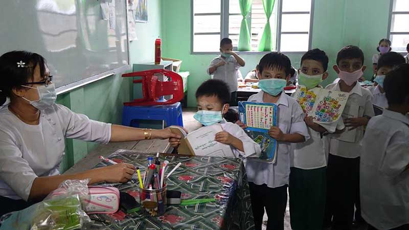 သဃၤန္းကၽြန္းၿမိဳ႕နယ္တြင္ H1N1 တုပ္ေကြးေရာဂါပညာေပးလႈပ္ရွား (သတင္းဓာတ္ပံု)