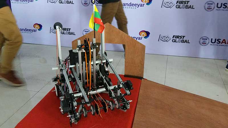 ကမာၻ႔စက္႐ုပ္ၿပိဳင္ပြဲ အဆင့္ ၆ ရခဲ့သည့္ ျမန္မာလူငယ္မ်ား ၿပိဳင္ပြဲ၀င္အေတြ႔ႀကံဳ ရွင္းလင္း