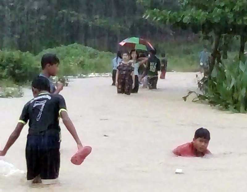 ခေမာက္ႀကီးၿမိဳ႕တြင္ အိမ္ေျခ ၁၂၀ ေရနပ္ျမဳပ္၊ ေရေဘးလြတ္ရာ ေရႊ႕ေျပာင္း